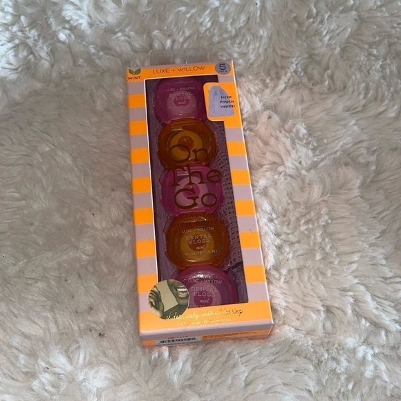 Luxe willow On the go dental floss with pouches NWT and still in box please look - Picture 1 of 3